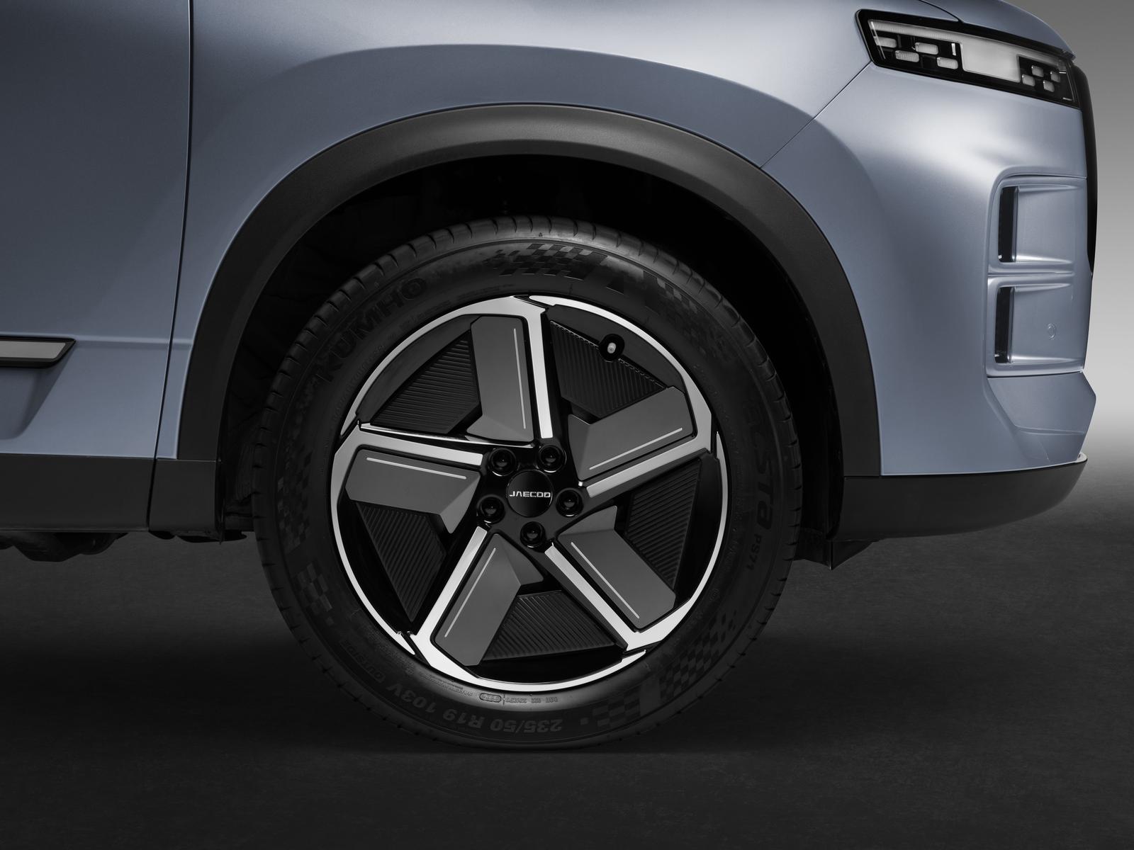 DSCF8782 (PHEV)_Silver Moonlight_batcheditor_fotor.jpg