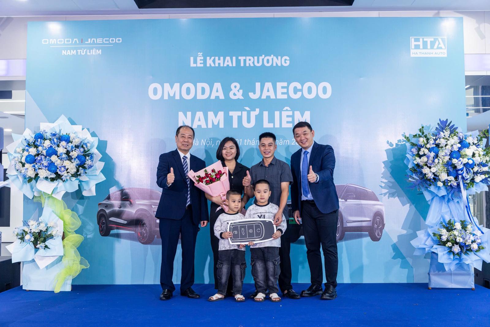 Trao thìa khoá cho khách hàng tiên phong.